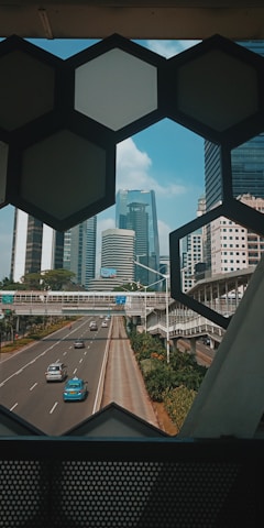 Consumer confidence index unexpectedly rises, boosting retail stocks